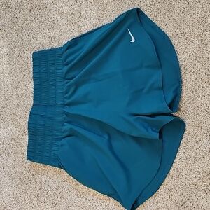 Nike Women's Prima Dri-FIT Ultra High-Rise Shorts 3in